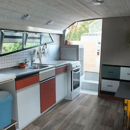 Nuits Insolites Sur Un Bateau *