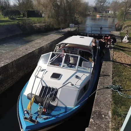 Nuits Insolites Sur Un Bateau Båthotell *