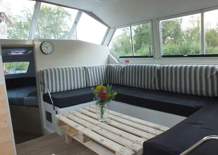 Bateau-hôtel Nuits Insolites Sur Un Bateau *